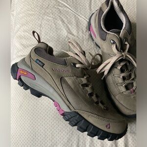 Vasque Talus UltraDry Low-Top Hiking Shoes, Women’s size 9M NWOT